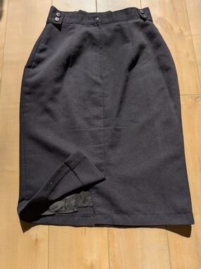 Classic Black Pencil Skirt - Tailored Women's Work Skirt Vintage 90s Canada Made